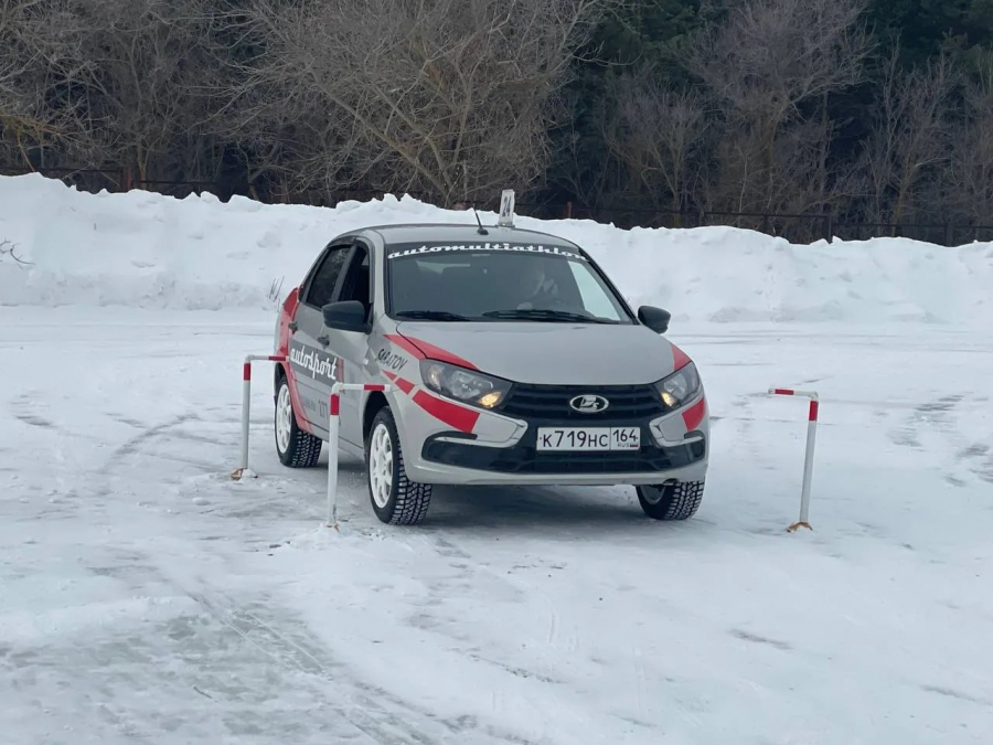 Саратовские юные автомобилисты победили в соревнованиях по автомногоборью