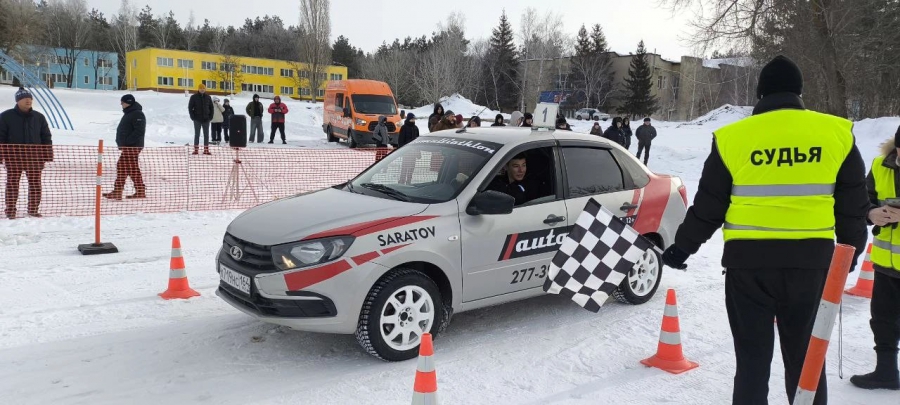 Саратовские юные автомобилисты победили в соревнованиях по автомногоборью