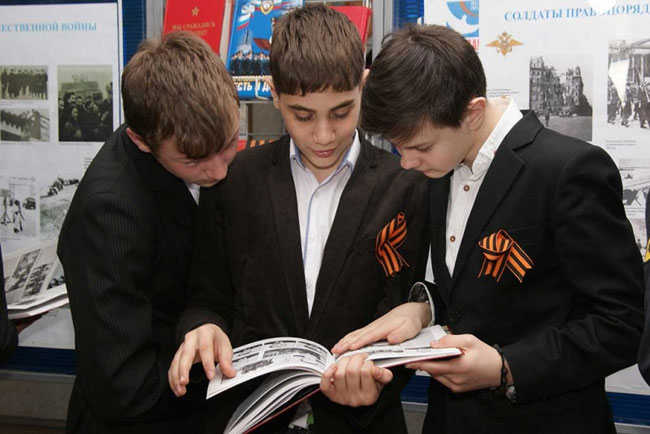 Саратовские полицейские организовали масштабную акцию «Салют Победы»