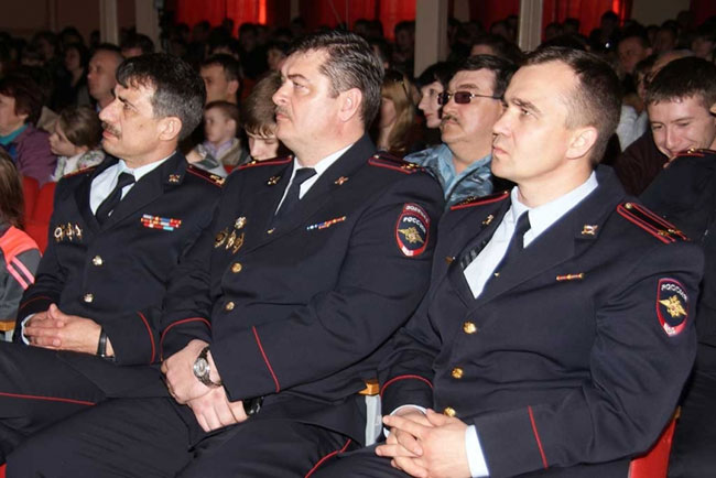 Саратовские полицейские организовали масштабную акцию «Салют Победы»