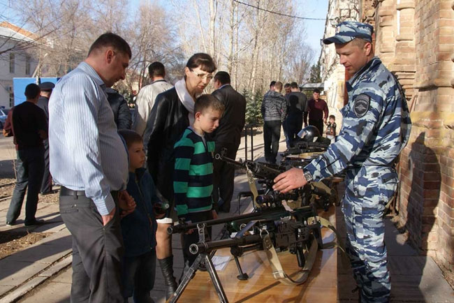 Саратовские полицейские организовали масштабную акцию «Салют Победы»