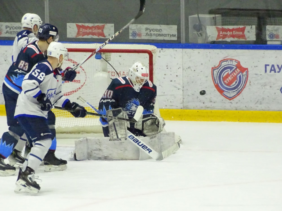 «Кристалл» дома забил 7 шайб и выиграл у нижегородцев
