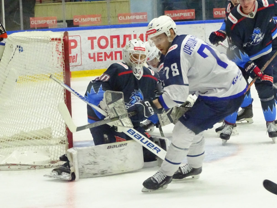 «Кристалл» дома забил 7 шайб и выиграл у нижегородцев