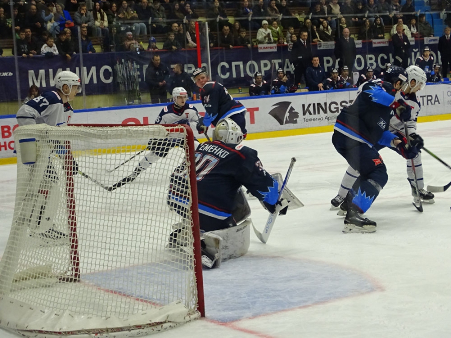 «Кристалл» дома забил 7 шайб и выиграл у нижегородцев