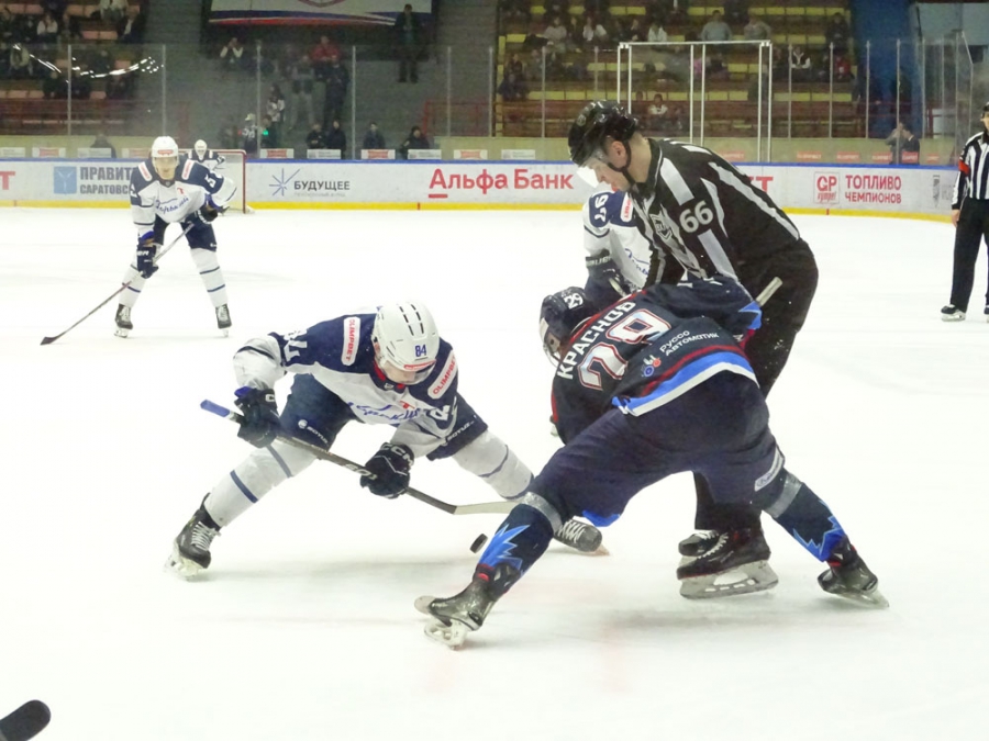 «Кристалл» дома забил 7 шайб и выиграл у нижегородцев