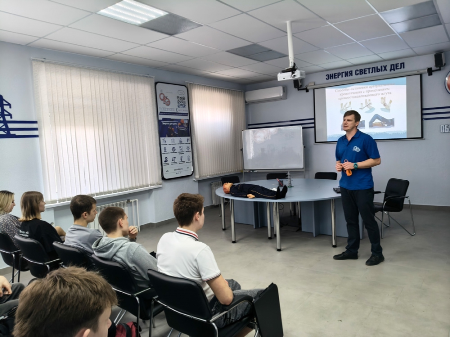От лекции до спасения: «Облкоммунэнерго» учит студентов Вавиловского университета жизненно важным навыкам