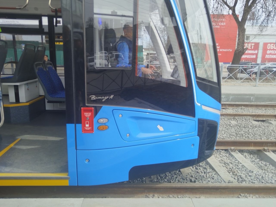 Саратовцам показали новые трехсекционные трамваи «Витязь-М» на маршруте №3