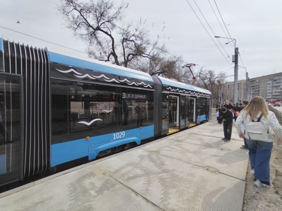 Саратовцам показали новые трехсекционные трамваи «Витязь-М» на маршруте №3