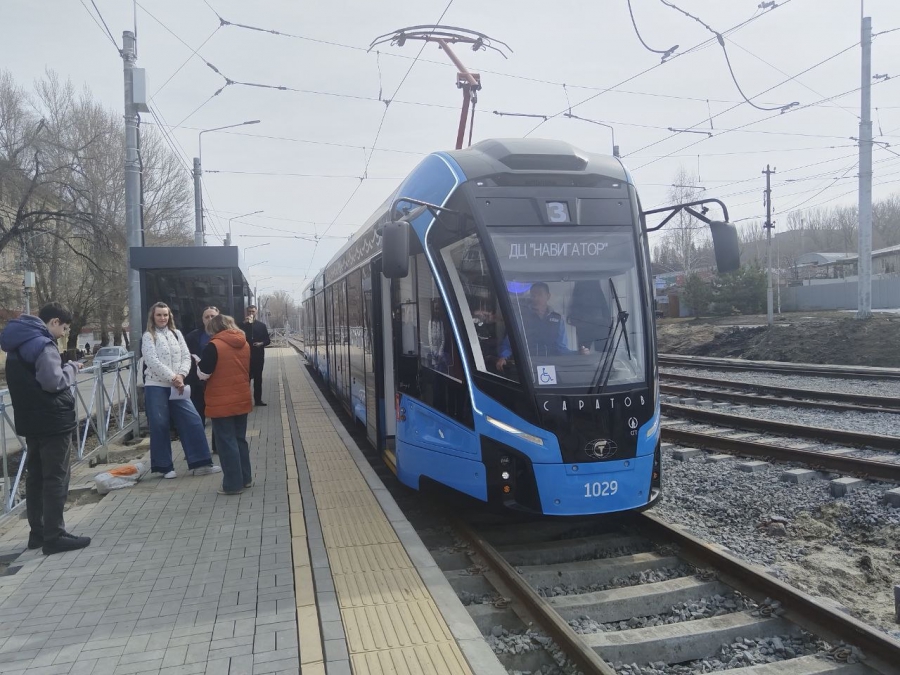 Саратовцам показали новые трехсекционные трамваи «Витязь-М» на маршруте №3