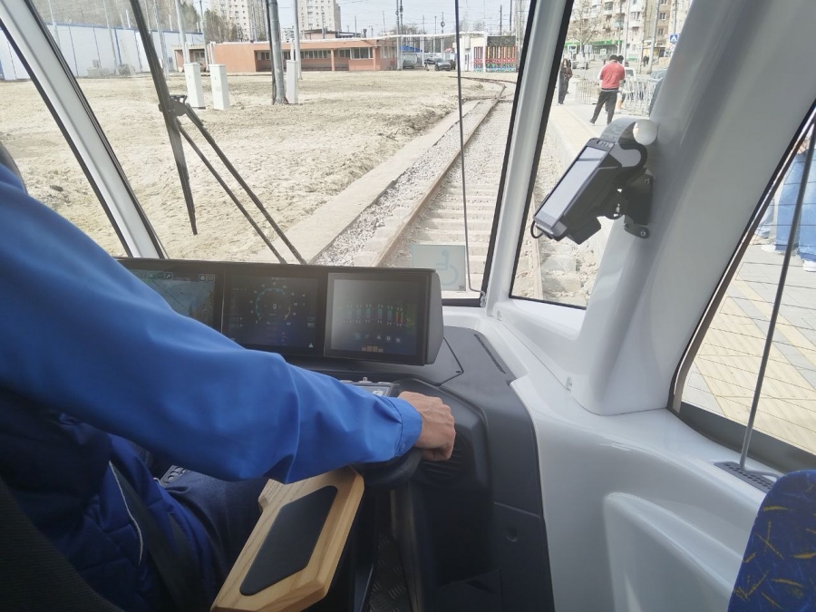 Саратовцам показали новые трехсекционные трамваи «Витязь-М» на маршруте №3