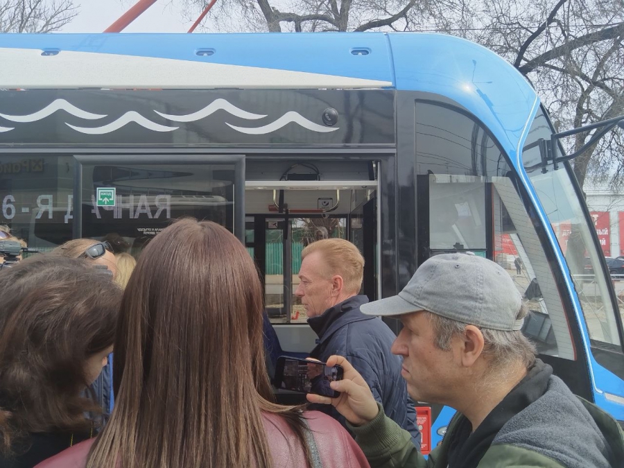 Саратовцам показали новые трехсекционные трамваи «Витязь-М» на маршруте №3