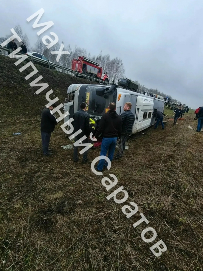 В Петровском районе автобус с детьми опрокинулся в кювет