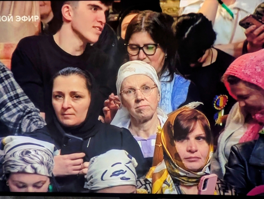 Благодатный огонь сошел в храм Гроба Господня