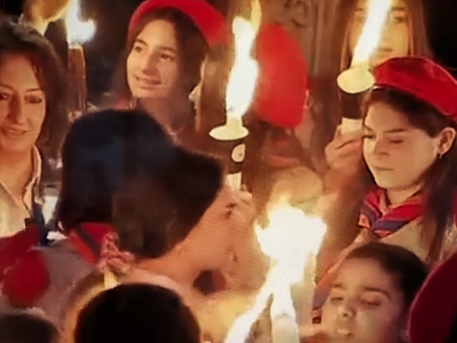 Благодатный огонь сошел в храм Гроба Господня