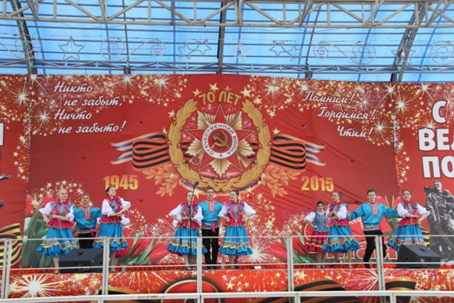 На центральной площади Энгельса прошла акция «Салют Победы»