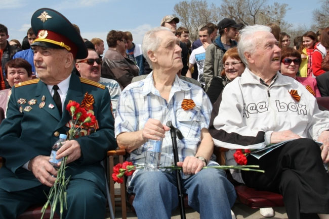На центральной площади Энгельса прошла акция «Салют Победы»