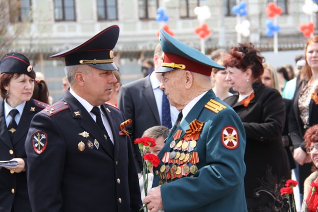 На центральной площади Энгельса прошла акция «Салют Победы»