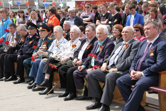 На центральной площади Энгельса прошла акция «Салют Победы»