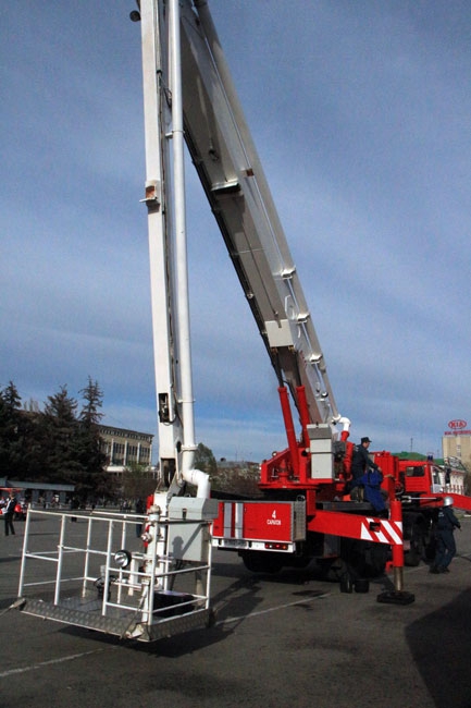 По Московской проехала колонна раритетных пожарных авто