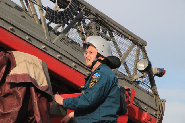 По Московской проехала колонна раритетных пожарных авто