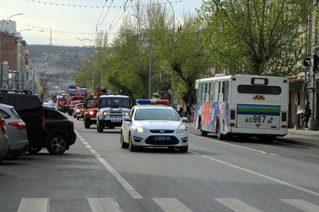 По Московской проехала колонна раритетных пожарных авто