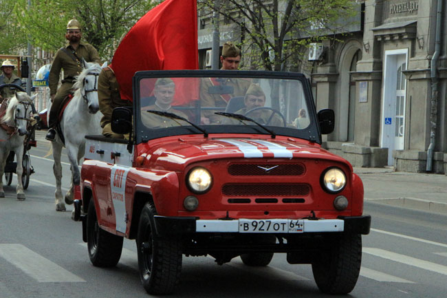 По Московской проехала колонна раритетных пожарных авто