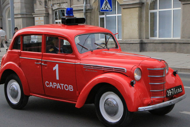 По Московской проехала колонна раритетных пожарных авто