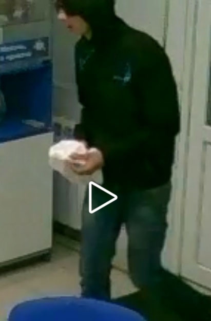 В Энгельсе ищут налетчика на магазин быстрых кредитов