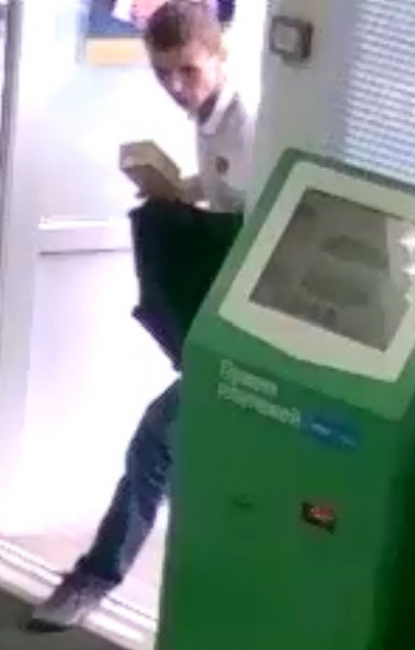 В Энгельсе ищут налетчика на магазин быстрых кредитов