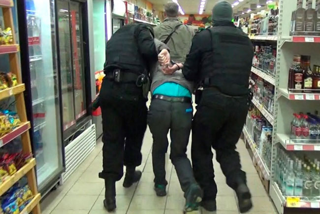 В сетевом магазине пытались установить поддельный терминал