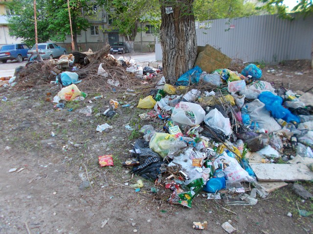 Жители улицы Школьной пожаловались на растущую гору мусора
