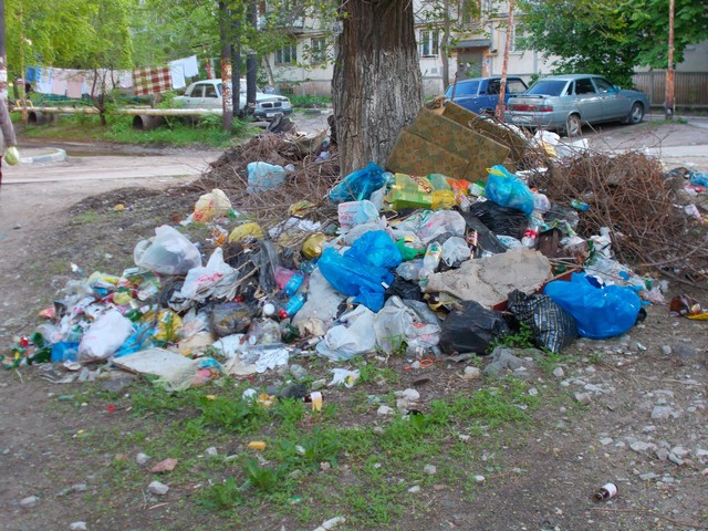 Жители улицы Школьной пожаловались на растущую гору мусора
