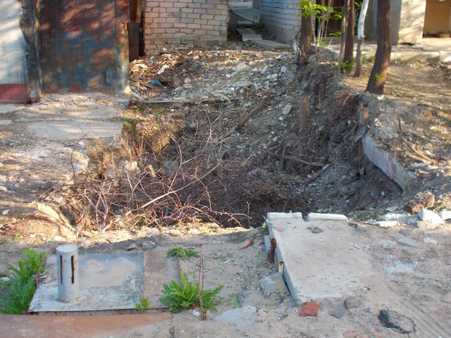 Жители улицы Школьной пожаловались на растущую гору мусора