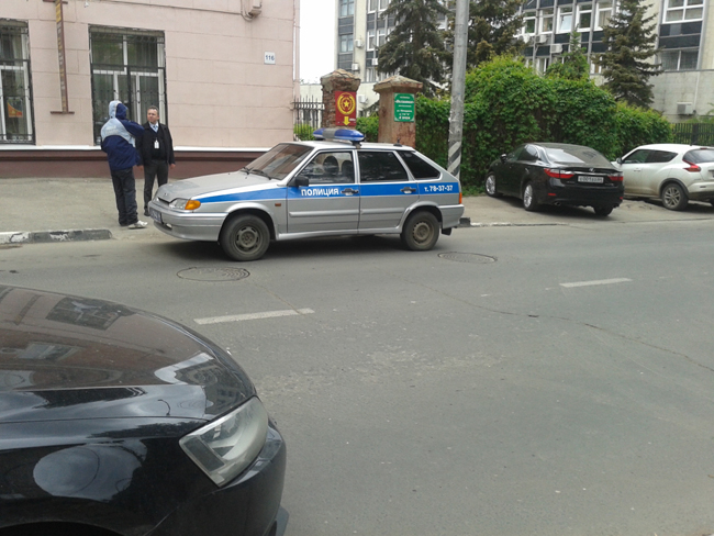 В центре Саратова пожарные эвакуировали девочку из окна квартиры