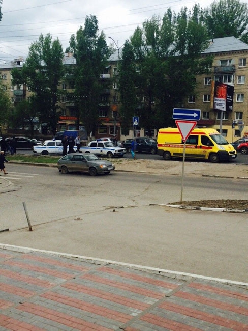 На проспекте Строителей столкнулись 4 автомобиля и автобус