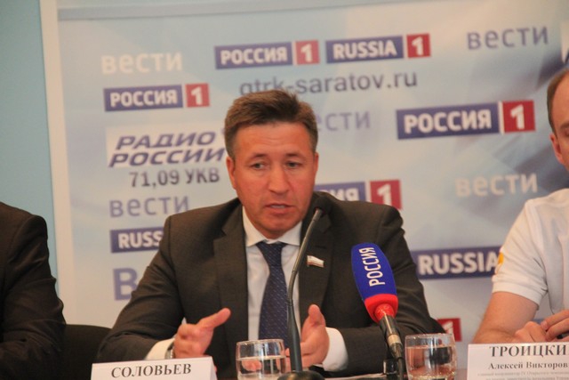 Ирландец научил российских пахарей налаживать плуги