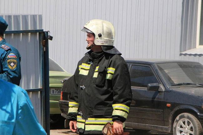 Пожар на СТО в центре Саратова повредил автомобили