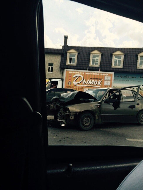 Мусоровоз протаранил автомобиль с гражданами Австрии