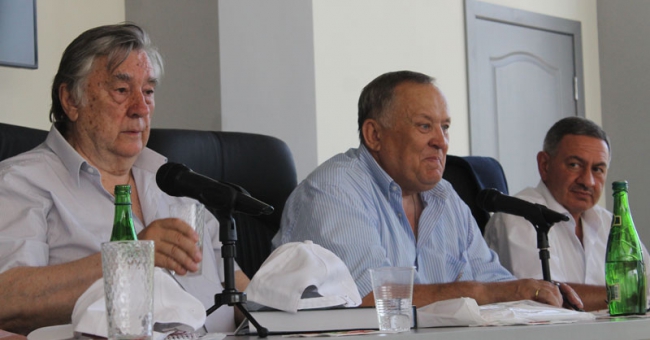 Проханов обвинил журналиста в «богохульстве» за вопрос про икону со Сталиным