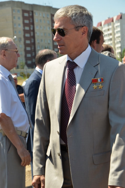 В Юбилейном открыли памятник Герою России Николаю Исаеву