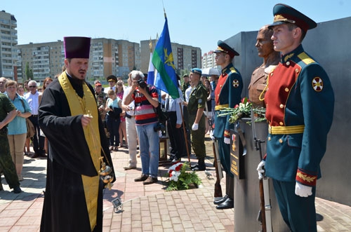 В Юбилейном открыли памятник Герою России Николаю Исаеву