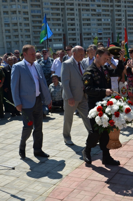 В Юбилейном открыли памятник Герою России Николаю Исаеву