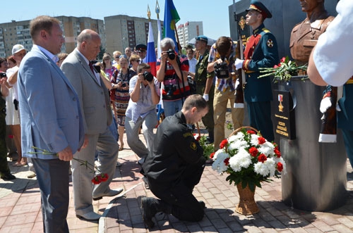 В Юбилейном открыли памятник Герою России Николаю Исаеву