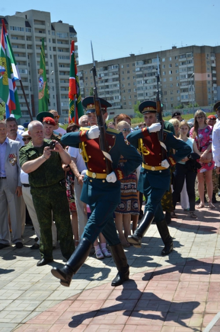 В Юбилейном открыли памятник Герою России Николаю Исаеву