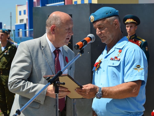 В Юбилейном открыли памятник Герою России Николаю Исаеву