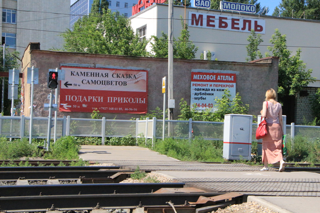 Саратовцы пренебрегают безопасностью при переходе через железную дорогу