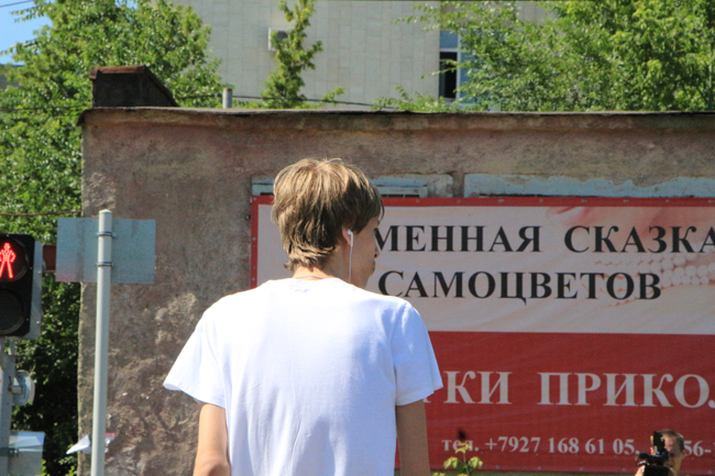 Саратовцы пренебрегают безопасностью при переходе через железную дорогу