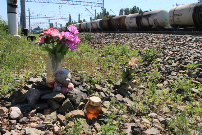 Саратовцы пренебрегают безопасностью при переходе через железную дорогу