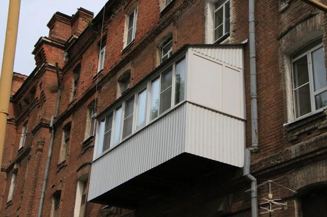 Рейд ОНФ. На Чернышевского ветер снес у дома крышу