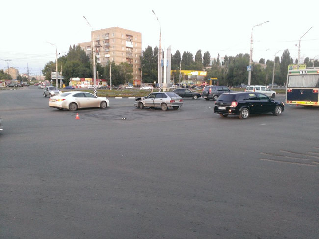 В ДТП на Тархова пострадали два человека